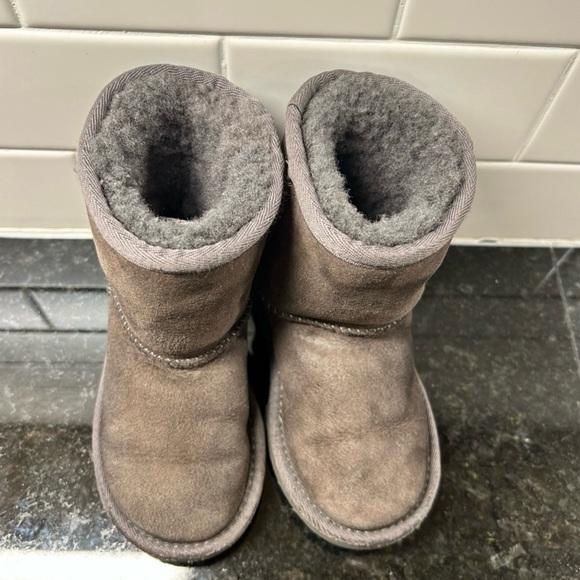 UGG | TODDLER CLASSIC ll UGGS GREY SZ 9 - Picture 3 of 10